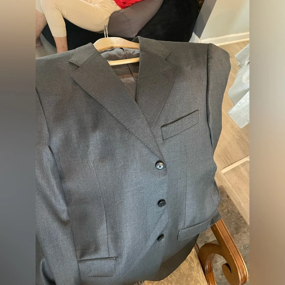 Hand-made Italian suit and is made from virgin wool rayon and cupro - Picture 7 of 7